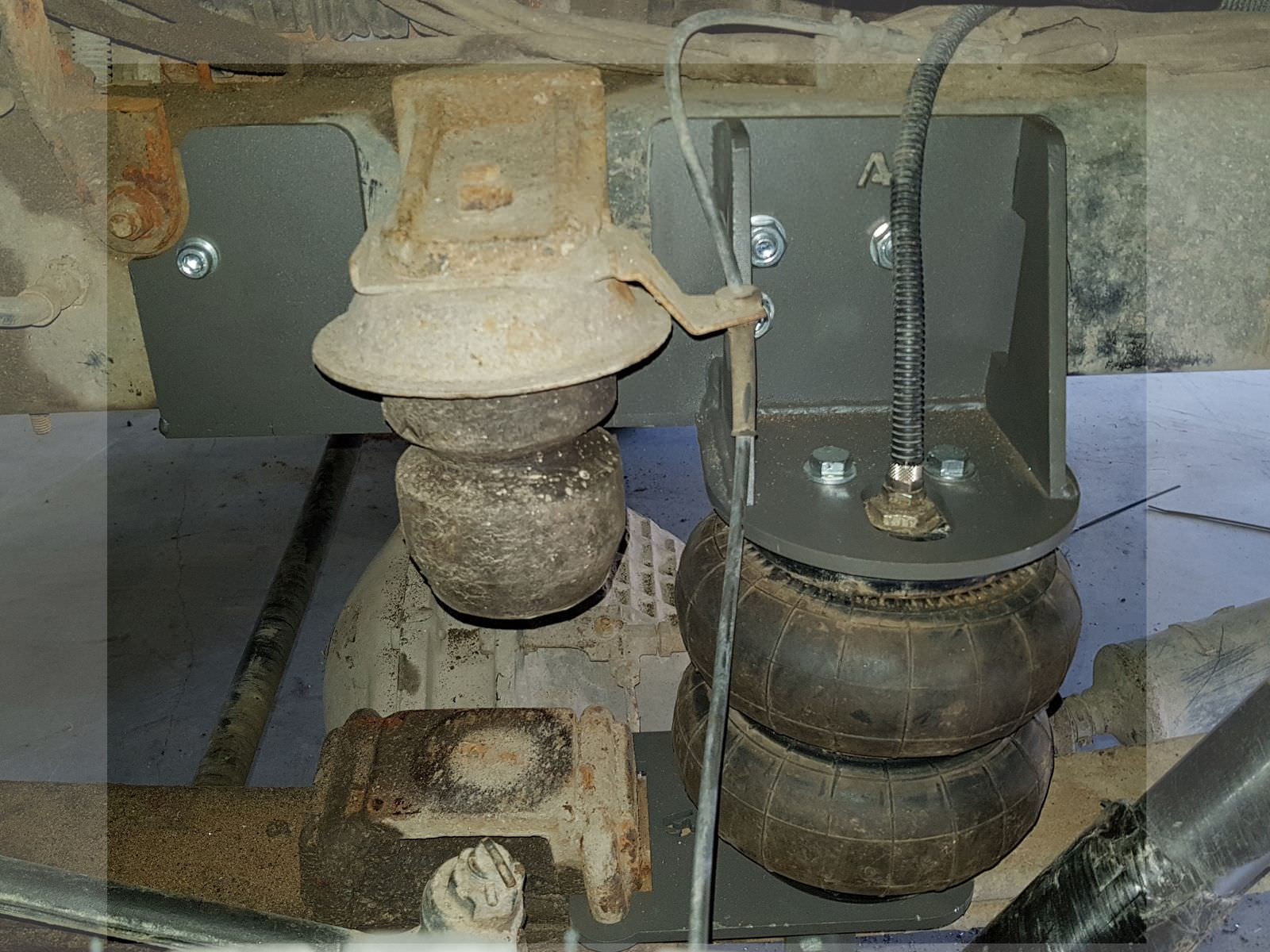 pnevmopodveska_gaz_gazely_4x4_perednyaya_osy_4 Комплект пневмоподвески ГАЗ Газель 4х4 (33027-330273), усиленная передняя ось